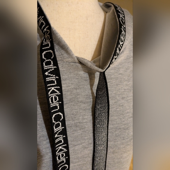 Calvin Klein Dress with pockets & hood - Picture 6 of 9